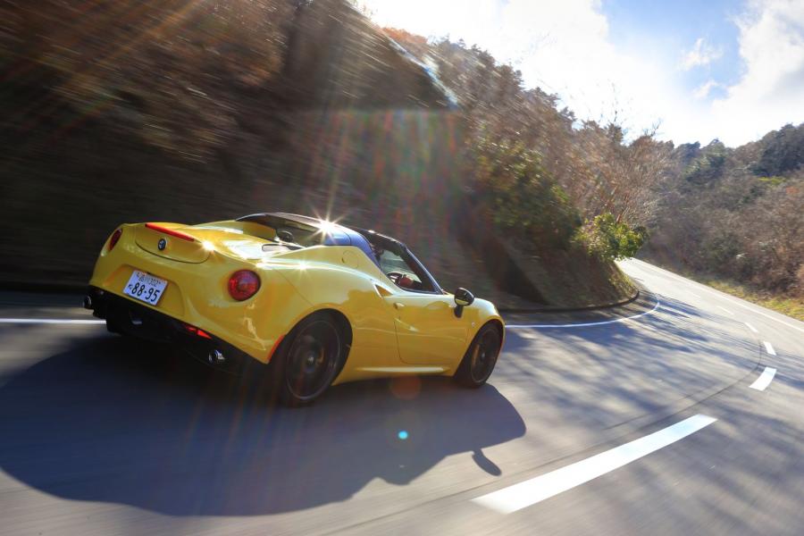 Alfa Romeo 4C Spider (960) 2015 года  (JP) (фото 4 из 9)